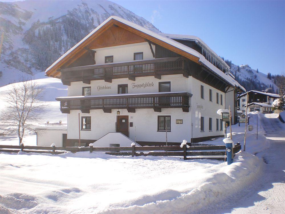 Gaestehaus Zugspitzblick Hotel Berwang Exterior photo