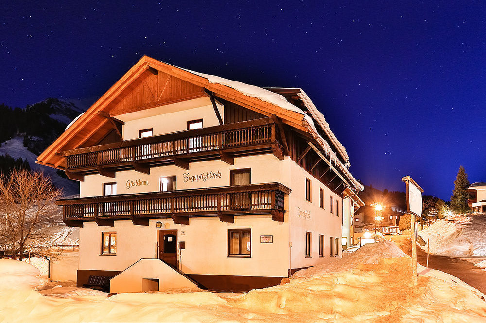 Gaestehaus Zugspitzblick Hotel Berwang Exterior photo